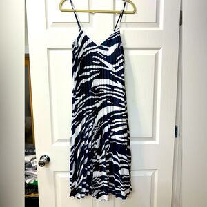 Banana Republic Navy Blue and White Pleated Midi Dress Size S